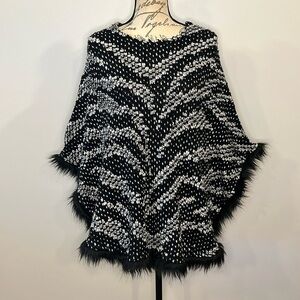 NWT Alfred Dunner sweater poncho with faux fur trim S/M